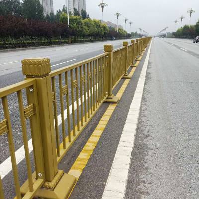 市政道路黄金护栏 为文化街道增添一道安全与美丽的风景线