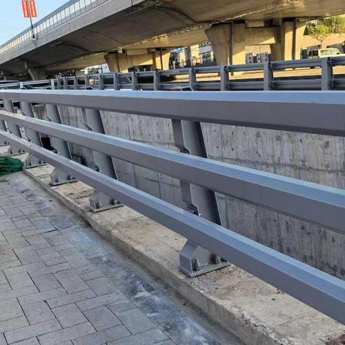 云浮道路防撞护栏 守护交通安全的坚固防线