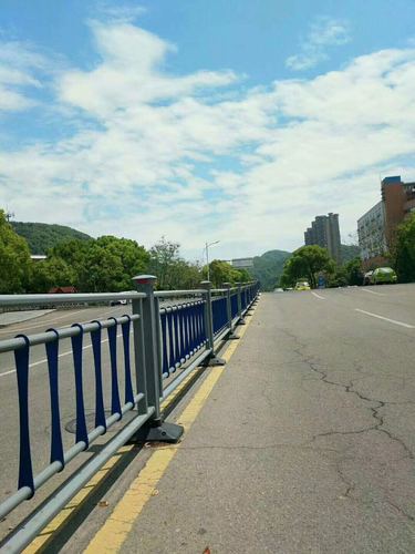 江苏溧阳、常熟、张家港与浙江 市政交通护栏、人行道护栏、隔离栏与栏杆的应用与发展