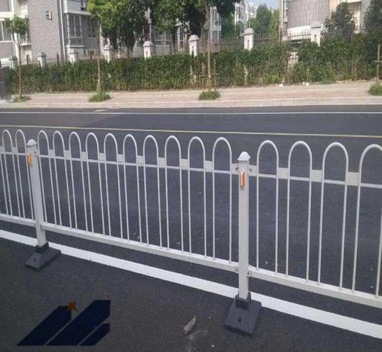 京式护栏与N型防撞道路隔离护栏 市政公路工程的理想选择